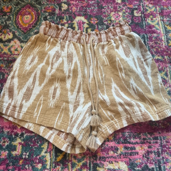 aerie Pants - Aerie High Waist Tan and White Shorts